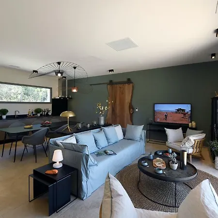 Вилла Les Loges En Provence 