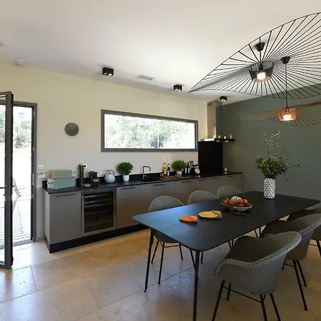 Les Loges En Provence 