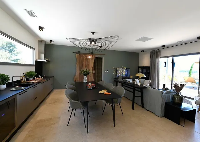 Les Loges En Provence 